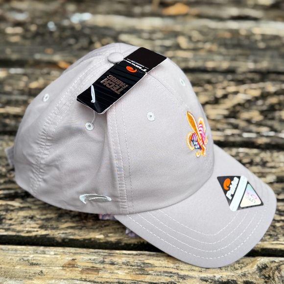NWT Pukka Tech Fabric SPF 50 Adjustable Gray Hat Cap Fleur-de-lis USA Flag T9 - Picture 3 of 9